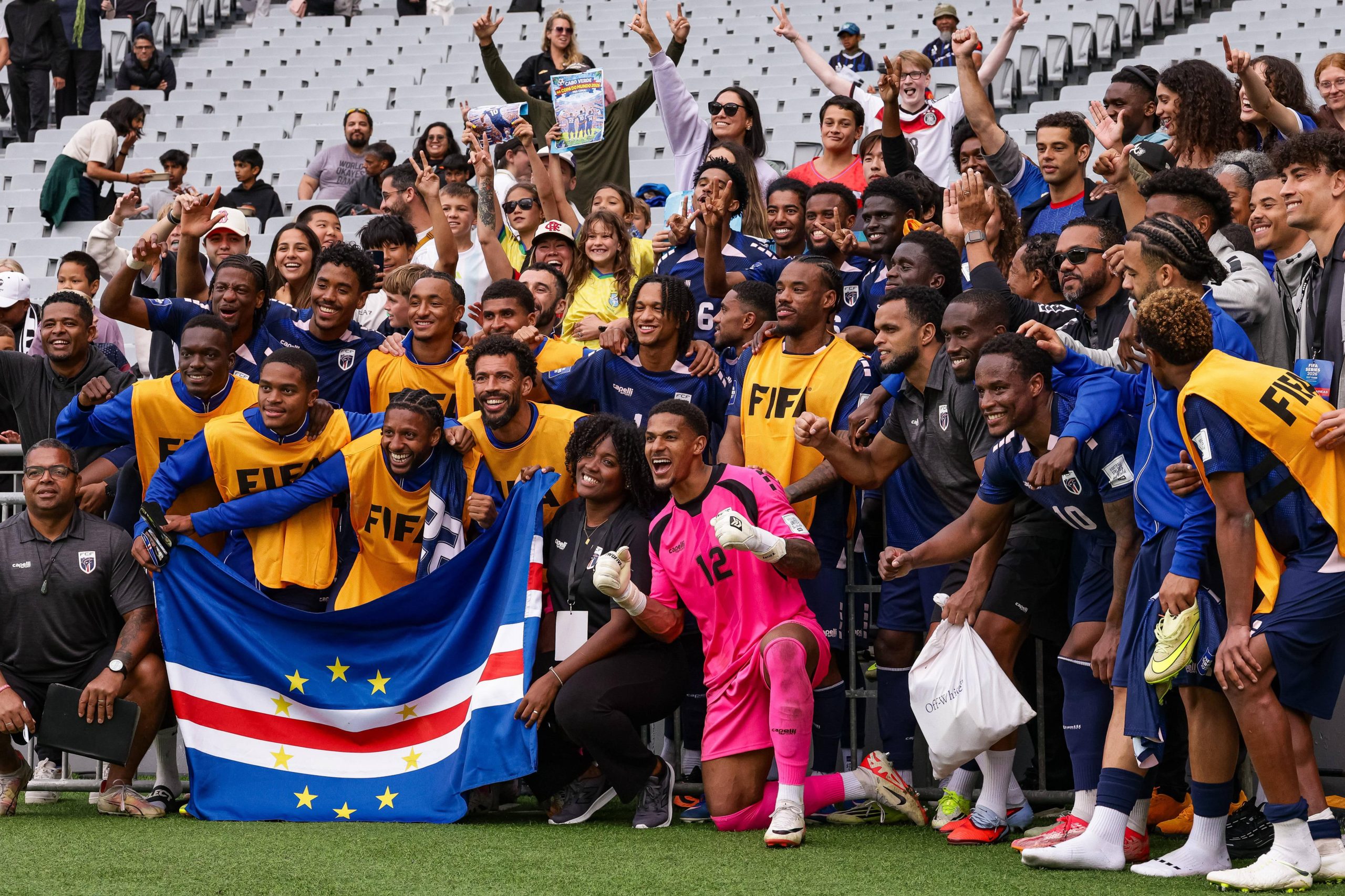 O Efeito Mundial 2026 no Atlântico: O que Cabo Verde ensina aos mercados globais sobre escassez e inteligência estratégica